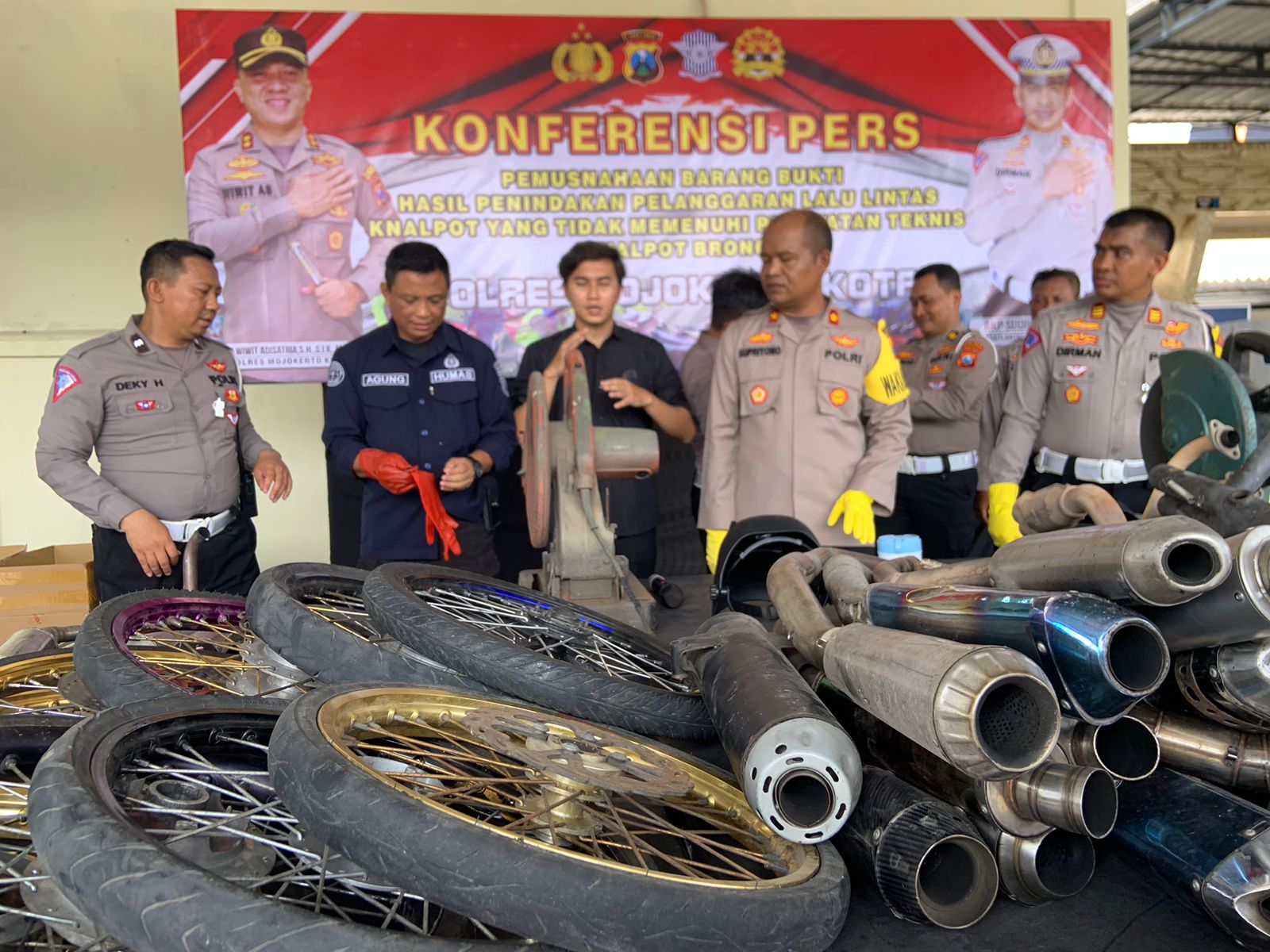 Tak Sesuai Standar, Puluhan Knalpot Brong Disita Polresta Mojokerto Kota 2 WhatsApp Image 2023 11 03 at 10.10.17
