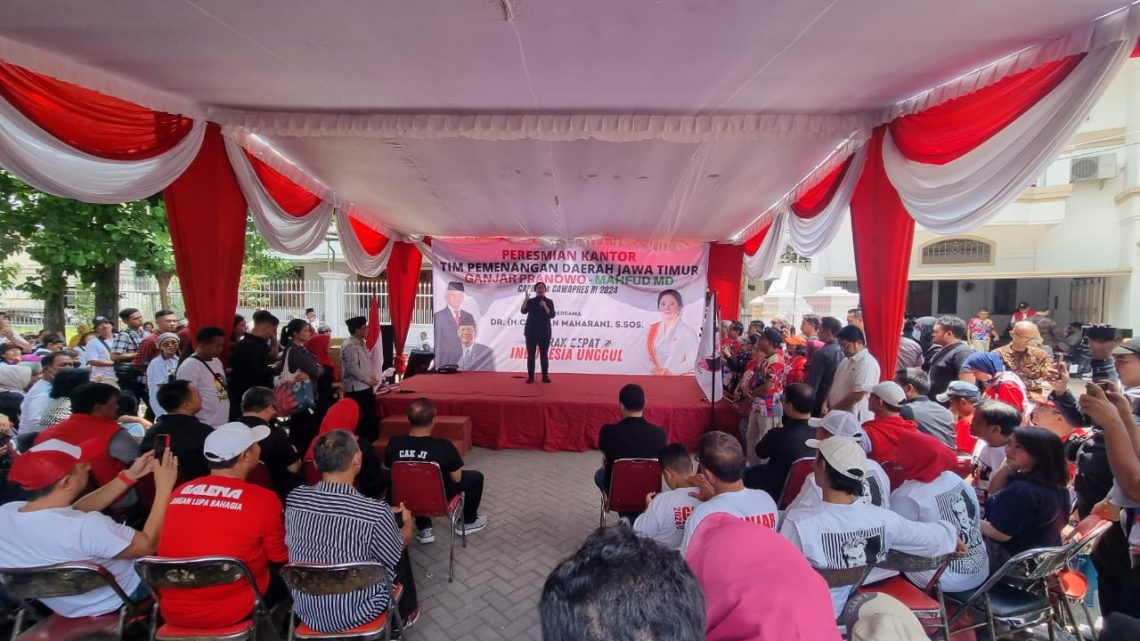Puan Maharani meresmikan Rumah Pemenangan Ganjar Pranowo-Mahfud MD di Surabaya, pada Sabtu (4/11/2023). Foto: Bagus to Tugu Jatim