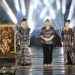 East Java Fashion Harmony 2023 di Pasuruan, Desainer Ivan Gunawan Pamerkan Kreasi Wastra Batik dan Tenun Model Pakaian Kerja