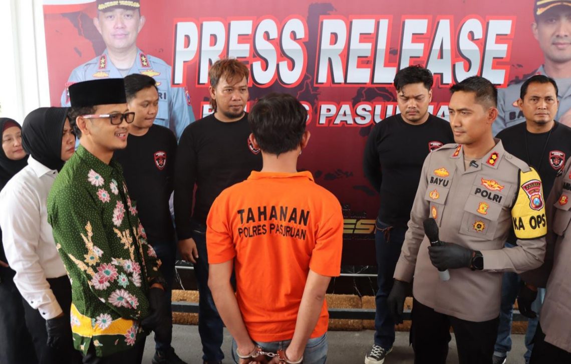 Sosok Heru Purnomo alias Klenger (34), tersangka pembunuhan Endang (57). Foto: Laoh Mahfud/Tugu Jatim