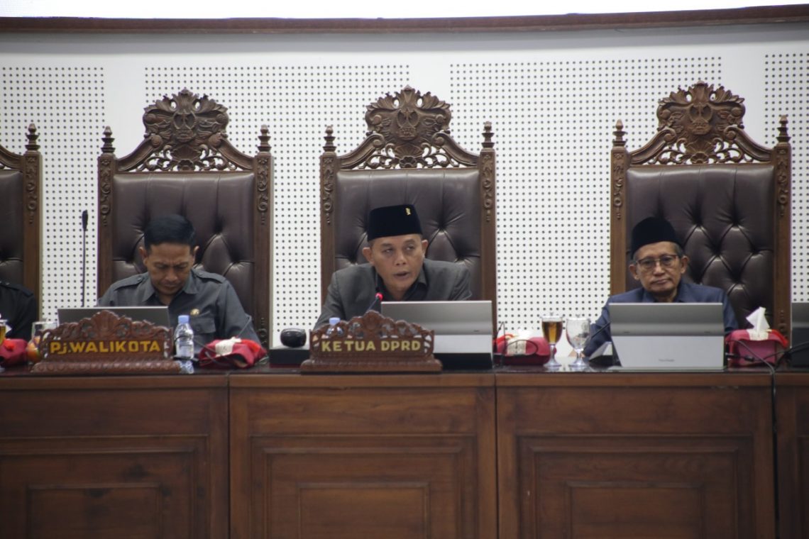 Target PAD Rendah, DPRD Kota Malang Khawatir Pegawai Tak Bisa Digaji 1 Ketua DPRD Kota Malang, I Made Riandiana Kartika saat rapat paripurna di Gedung DPRD Kota Malang. Foto: Yona Arianto/Tugu Jatim