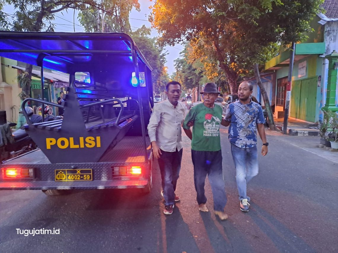 Sukinar diamankan polisi. Foto: Rochim/Tugu Jatim