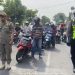 Peringati Hari Pahlawan, Pengendara di Pasuruan Berhenti dan Heningkan Cipta Kenang Jasa Pahlawan 9 Peringati Hari Pahlawan, Pengendara di Pasuruan Berhenti dan Heningkan Cipta Kenang Jasa Pahlawan
