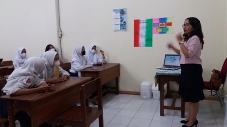 Fakultas Psikologi UM Kembangkan Konseling Kelompok Berbasis Terapi Kognitif Perilaku untuk Siswa dengan Kecenderungan Adiksi Game Online 1 Tim dosen FPsi UM meneliti terapi konseling kelompok pada anak dengan kecenderungan adiksi game online. Foto: dok FPsi UM