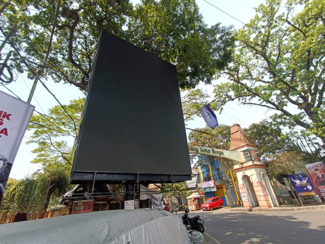 DPRD Kota Malang Dorong Penguatan Digitalisasi Pajak Reklame 1 Salah satu papan reklame digital di Kota Malang. Foto: Yona Arianto/Tugu Jatim