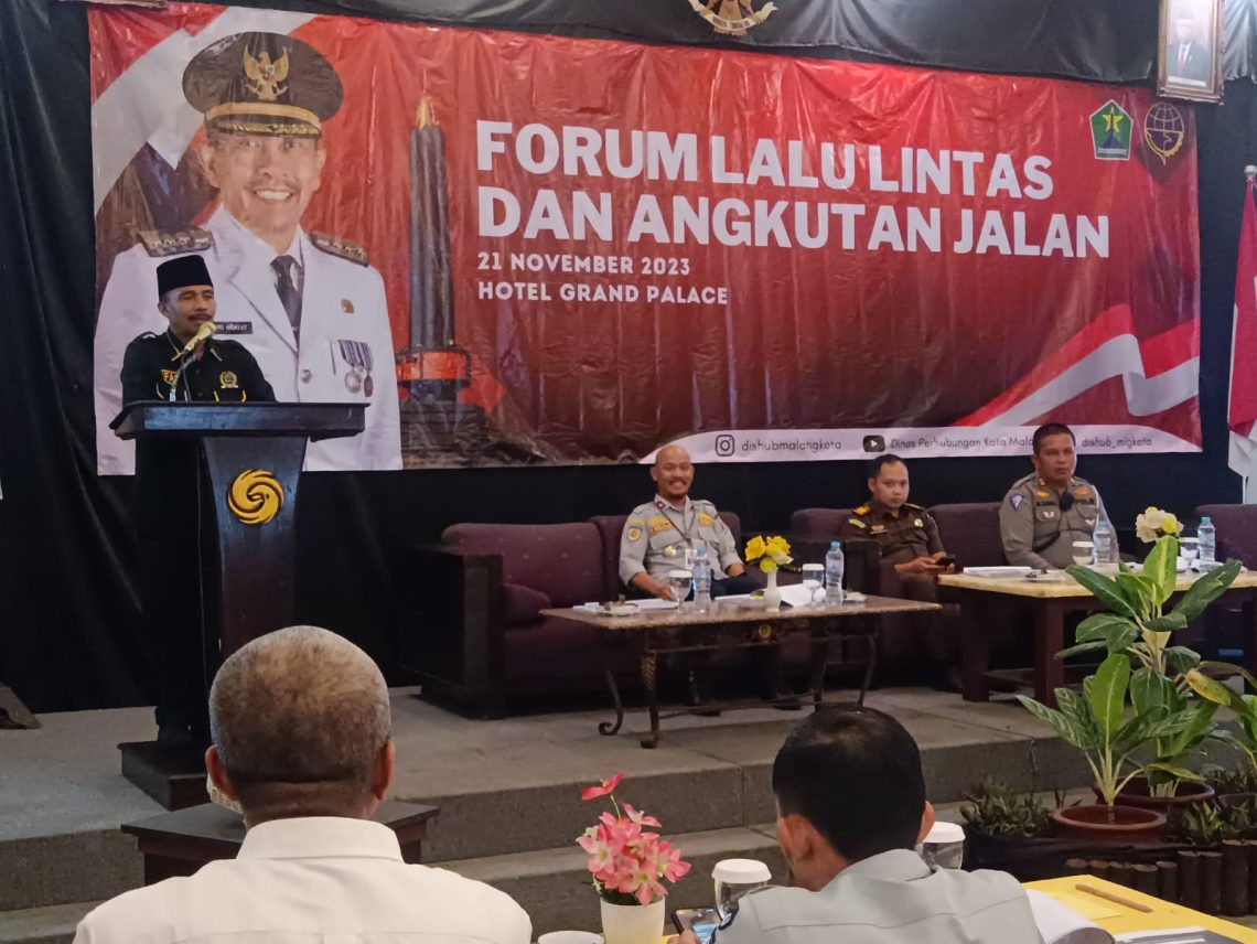 Ketua Komisi C DPRD Kota Malang, Fathol Arifin memberikan paparan di forum lalu lintas dan angkutan jalan. Foto: Yona Arianto/Tugu Jatim
