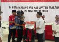 Ahmad Basarah Serahkan Bansos Kemensos ke Ratusan Warga Pemerlu Pelayanan Kesejahteraan Sosial di Malang