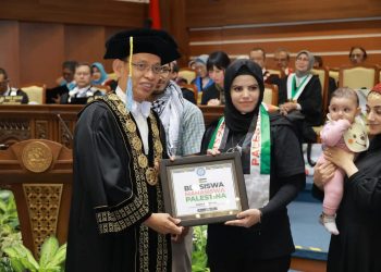 5 Mahasiswa Asal Palestina Terima Beasiswa S-3 Dari Unair Surabaya