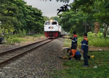 Jelang Nataru, KAI Daop 8 Surabaya Cek Kondisi Rel Kereta dan Update Penjualan Tiket