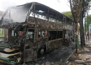 Bus Double Decker PO Karina Jurusan Madura-Jakarta Hangus Terbakar di Pamekasan