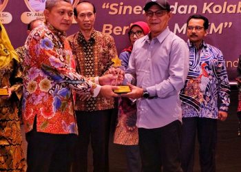 Universitas Insan Budi Utomo Raih Anugerah Kampus Unggulan 2023 LLDikti Wilayah 7 Jatim