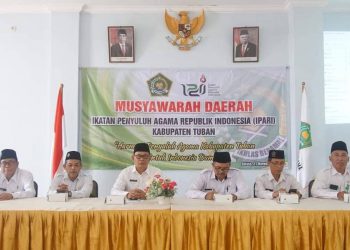 Penyuluh agama.