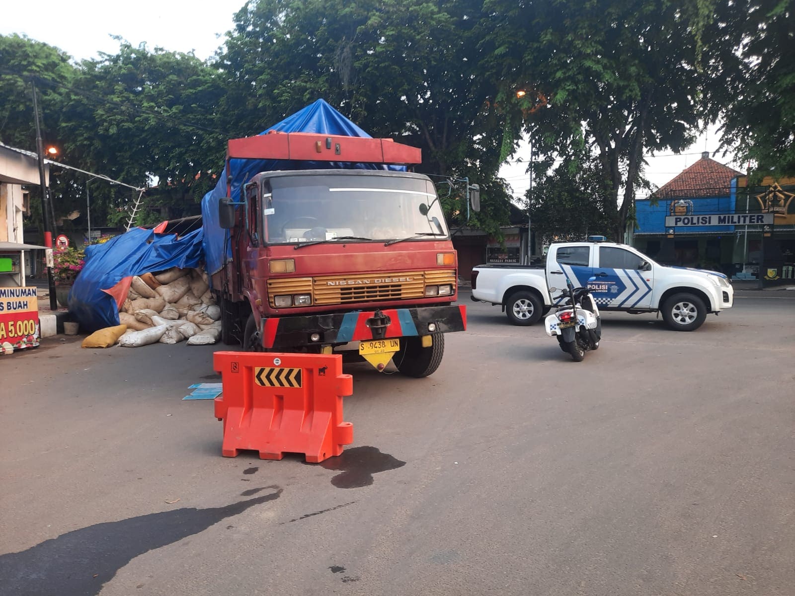 truk di Tuban terguling.