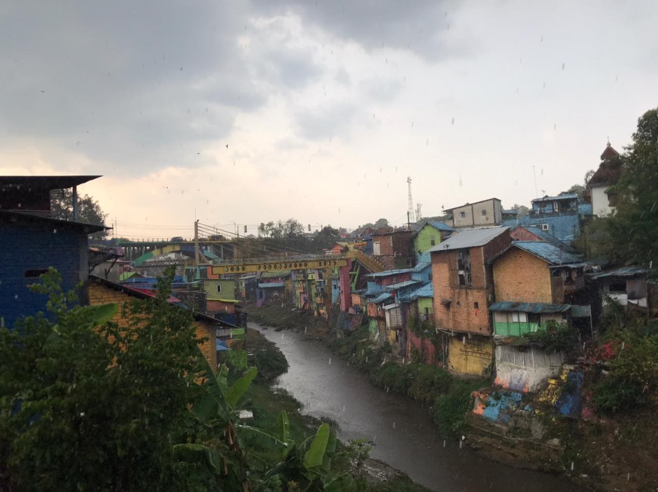 Wisata Kampung Warna-Warni Jodipan.
