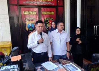 Penjual degan di Kepanjen.