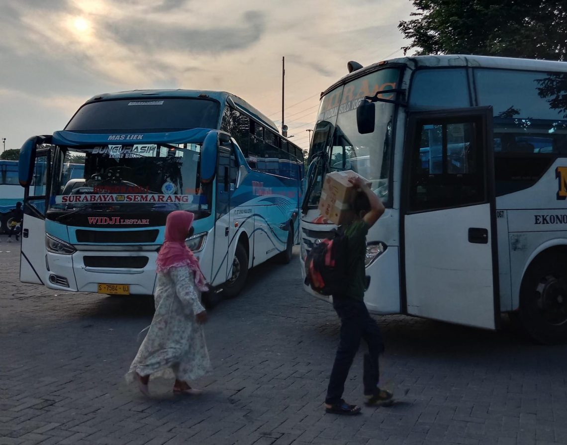 Pencurian di bus.