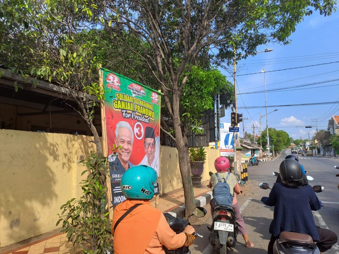 Tarik Ulur, APK Parpol Langgar Aturan di Tuban Tak Segera Ditertibkan 1 APK parpol.