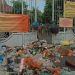 Buang sampah.