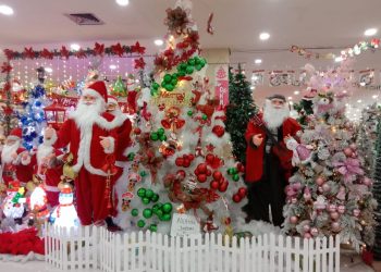 Pernak-pernik Natal.