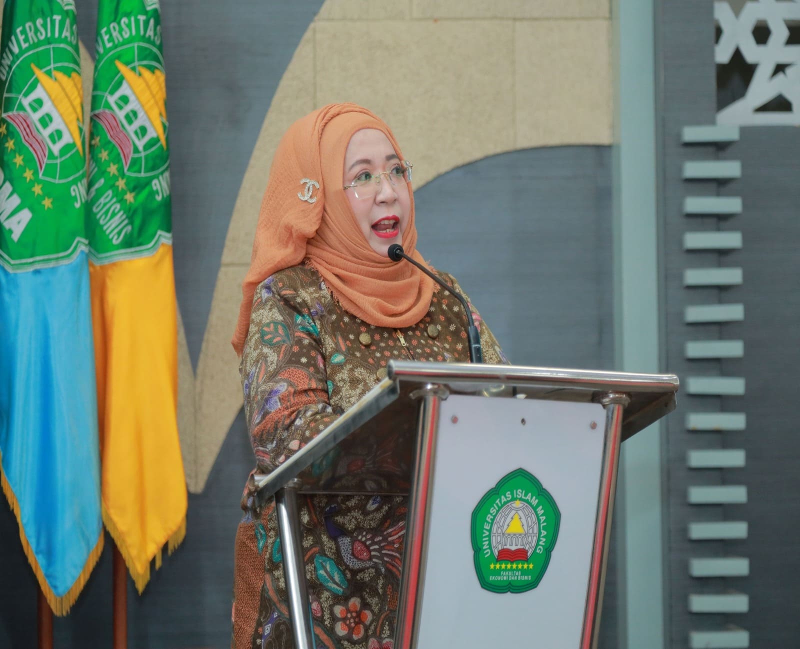 Perayaan Hari Ibu, FEB Unisma Tingkatkan Literasi dan Inklusi Keuangan bersama Ibu Hebat di Malang Raya 2 Seminar FEB Unisma.