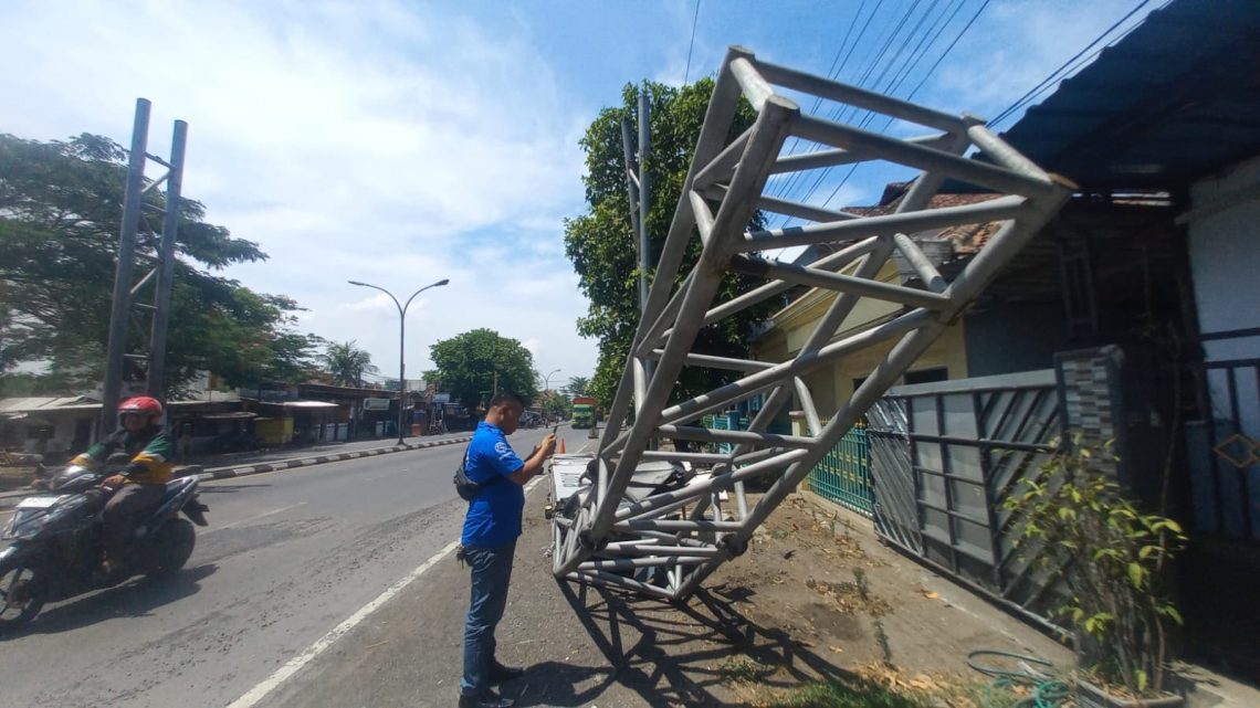 Tiang alat pengukur kecepatan.