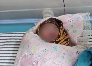 Pembuang bayi.