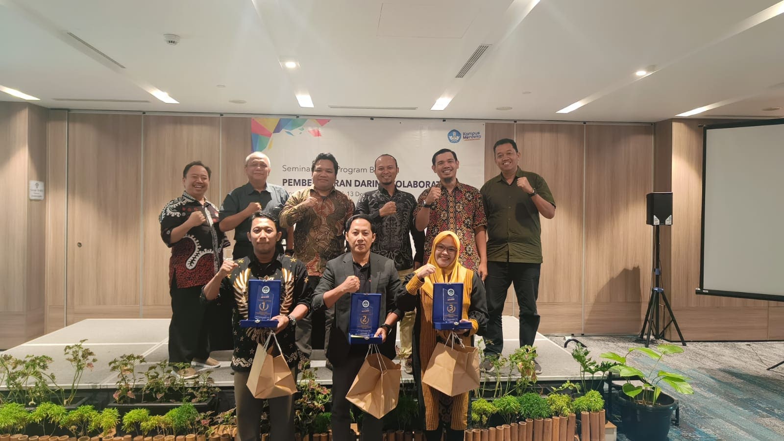 Ukir Prestasi, FH Unikama Menjadi Salah Satu PT Pelaksana Terbaik Se-Indonesia 2 Penghargaan FH Unikama.
