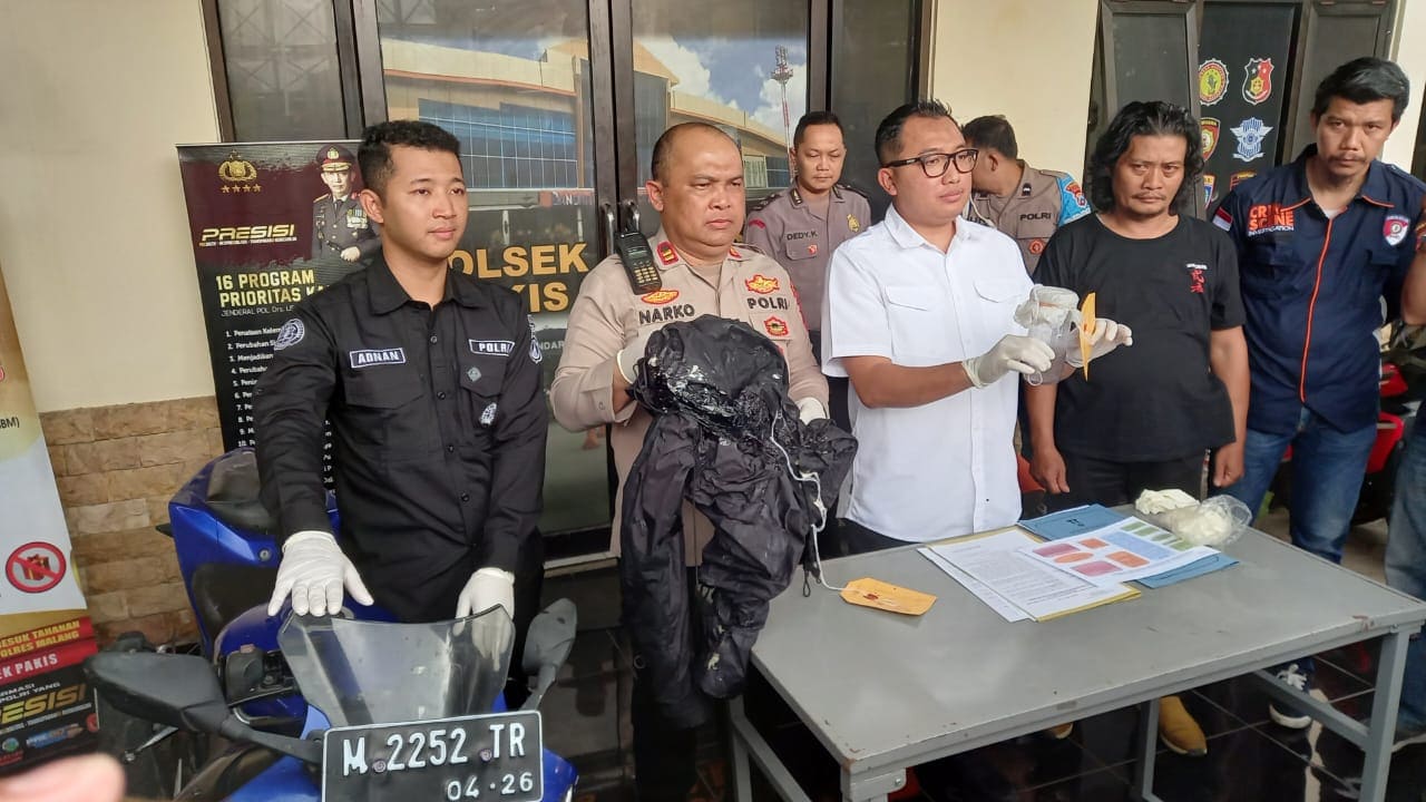 Dendam Dicerai Sepihak, Pria di Pakis Malang Siram Air Keras Mantan Istri saat Boncengan dengan Pacar 2 Siram air keras di Pakis.