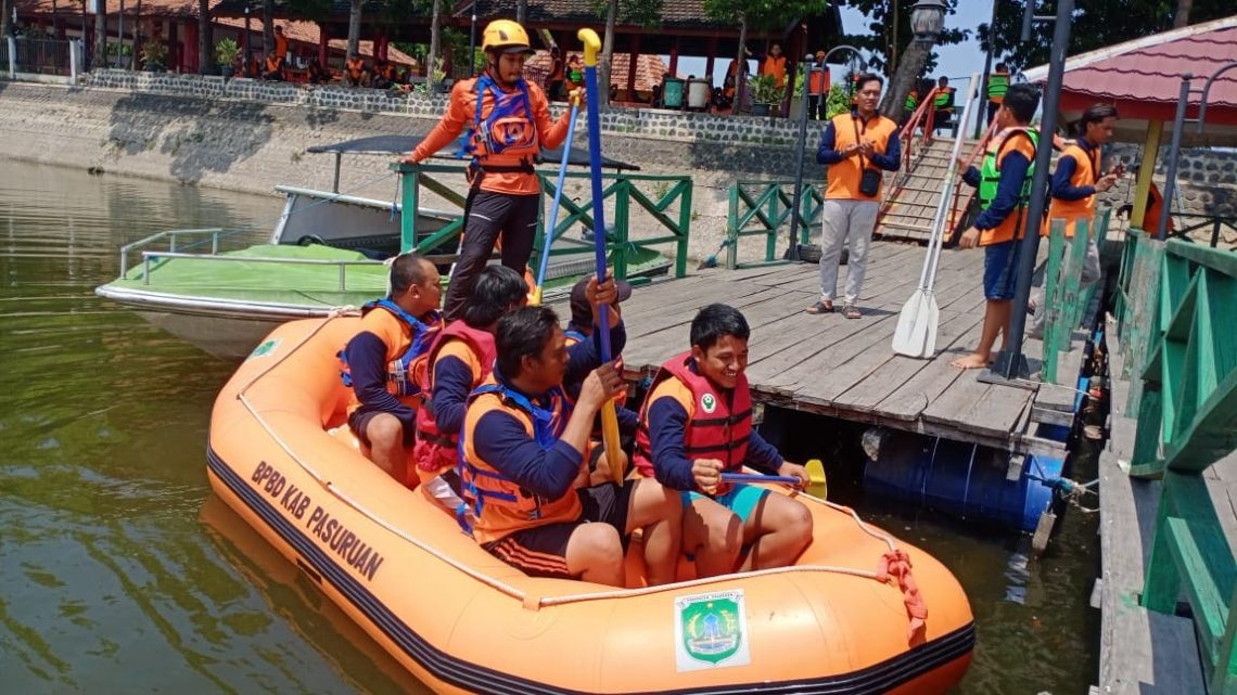 Antisipasi Bencana saat Nataru, BPBD Kabupaten Pasuruan Latih Water Rescue di Tengah Ranu Grati 1 BPBD Kabupaten Pasuruan.