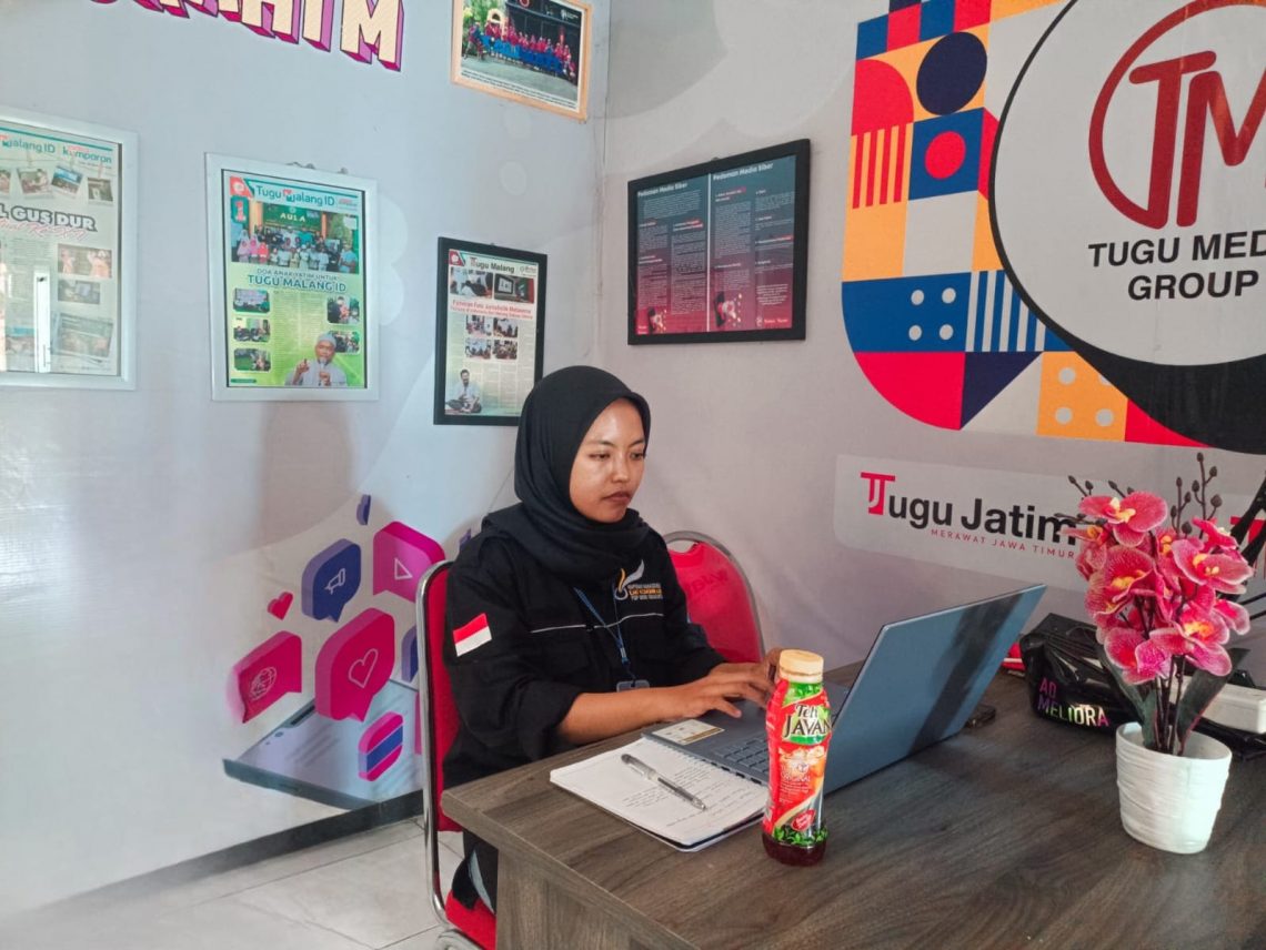 Mahasiswa Unisri.