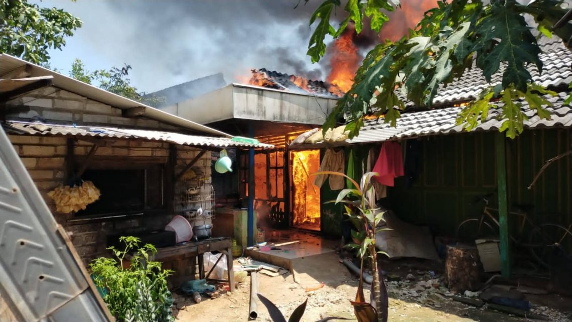 Diduga Korslet, Dua Rumah di Tuban Hangus Terbakar 1 Rumah di Tuban.