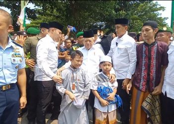 Antusias Warga saat Ma’ruf Amin Salat Jumat di Masjid Agung Jamik Bangil Pasuruan