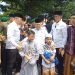 Antusias Warga saat Ma'ruf Amin Salat Jumat di Masjid Agung Jamik Bangil Pasuruan 8 Antusias Warga saat Ma’ruf Amin Salat Jumat di Masjid Agung Jamik Bangil Pasuruan
