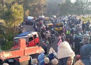 Libur Nataru, Jalur Wisata Bromo Rawan Macet, Antre Ribuan Jip Wisata Dini Hari Jelang Sunrise