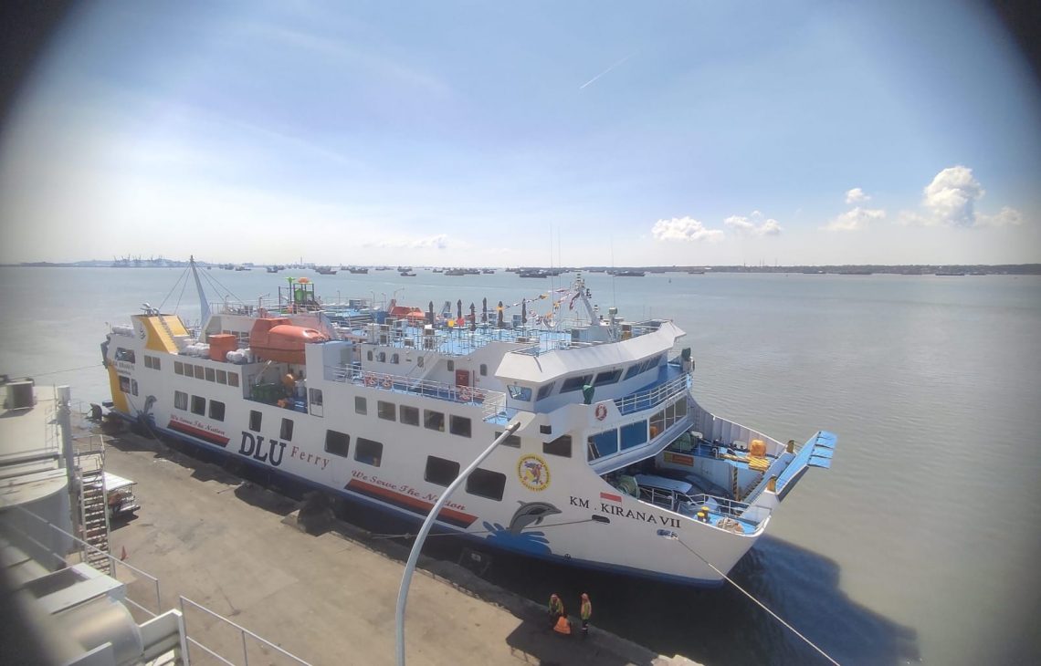Puncak Arus Balik di Pelabuhan Tanjung Perak Surabaya Diprediksi 2 Januari 2024 5 Kapal penumpang yang bersandar di Pelabuhan Tanjung Perak Surabaya. Foto: Izzatun Najibah/Tugu Jatim