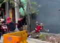 Viral, Oknum Buruh Tendang Anggota Satpol PP Surabaya Saat Demo