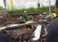 Hujan Deras, 2 Tukang Las Tertimpa Pagar Pabrik di Pasuruan
