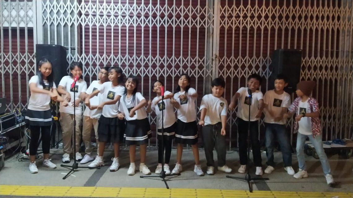 Grup vokal, MI Band saat manggung di Kayutangan Heritage Kota Malang. Foto: Yona Arianto/Tugu Jatim