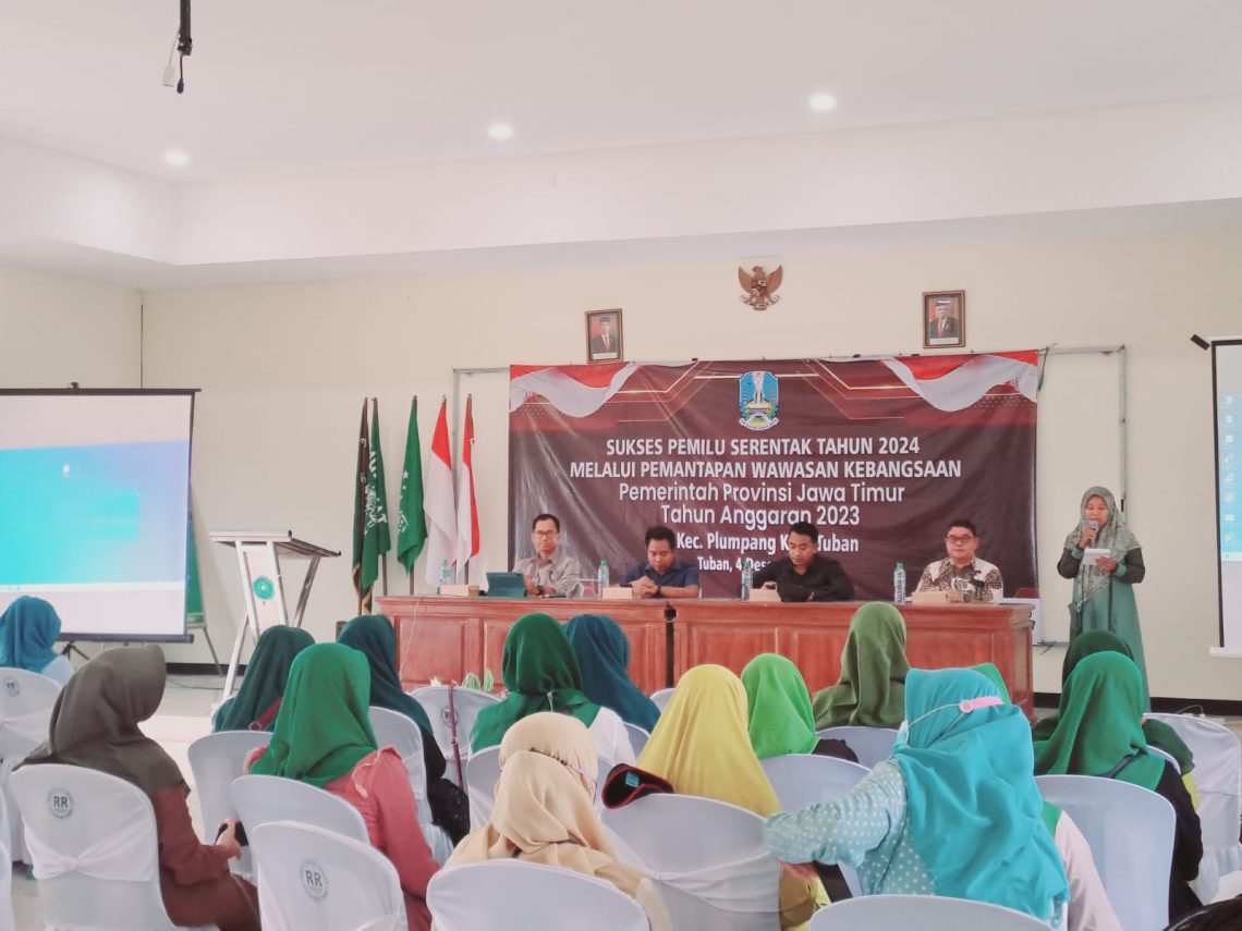 Pendidikan Politik Bakesbangpol Jatim Dorong Warga Tuban Sukseskan Pemilu 2024 1 Suasana pendidikan politik Bakesbangpol Jatim ke warga Kecamatan Plumpang, Kabupaten Tuban, pada Senin (4/12/2023). Foto: Rochim/Tugu Jatim