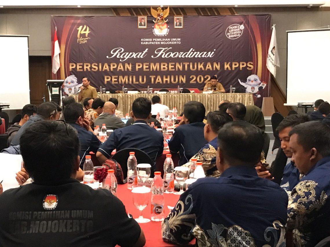 Rapat koordinasi pembentukan KPPS KPU Kabupaten Mojokerto. Foto: Hanif Nanda/Tugu Jatim