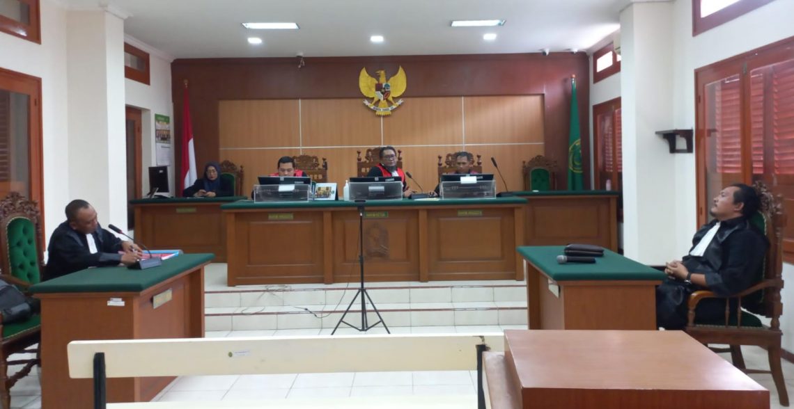 Terdakwa Penimbunan Solar di Pasuruan Divonis 7 Bulan Penjara 1 Suasana sidang putusan di PN Pasuruan terkait penimbunan dan penyalahgunaan solar subsidi ilegal di Kota Pasuruan, pada Senin (4/12/2023). Foto: Laoh Mahfud/Tugu Jatim