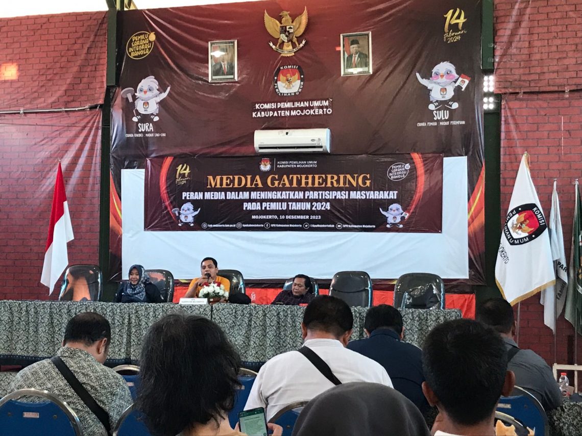Bolehkah Mahasiswa Jadi KPPS? Ini Penjelasan KPU Kabupaten Mojokerto 1 Media gathering KPU Kabupaten Mojokerto pada Minggu (10/12/2023). Foto: Hanif Nanda/Tugu Jatim