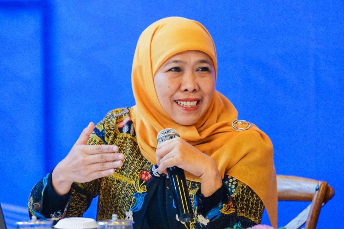 Gubernur Jawa Timur, Khofifah Indar Parawansa memimpin rapat High Level Meeting Akselerasi Pertumbuhan Ekonomi Jawa Timur yang digelar di Plataran Bromo, Kecamatan Tosari, Kabupaten Pasuruan, pada Sabtu (09/12/2023). Foto: dok Pemprov Jatim