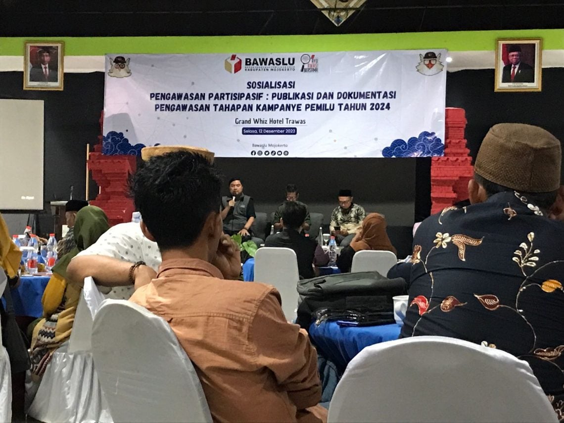 Sosialisasi Pengawasan Partisipatif oleh Bawaslu Kabupaten Mojokerto, pada Selasa (12/12/2023). Foto: Hanif Nanda/Tugu Jatim