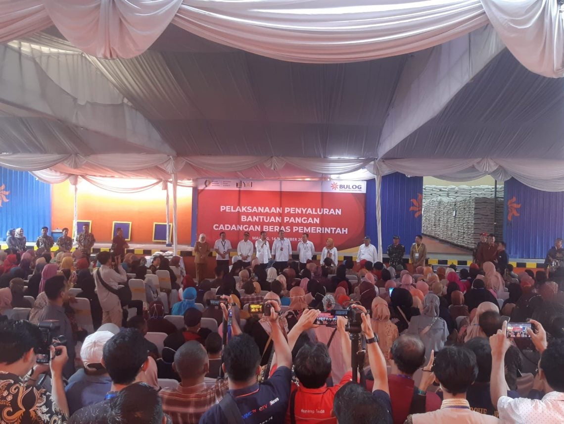 Presiden Joko Widodo di Gudang Bulog Kota Malang. Foto: M Sholeh/Tugu Jatim