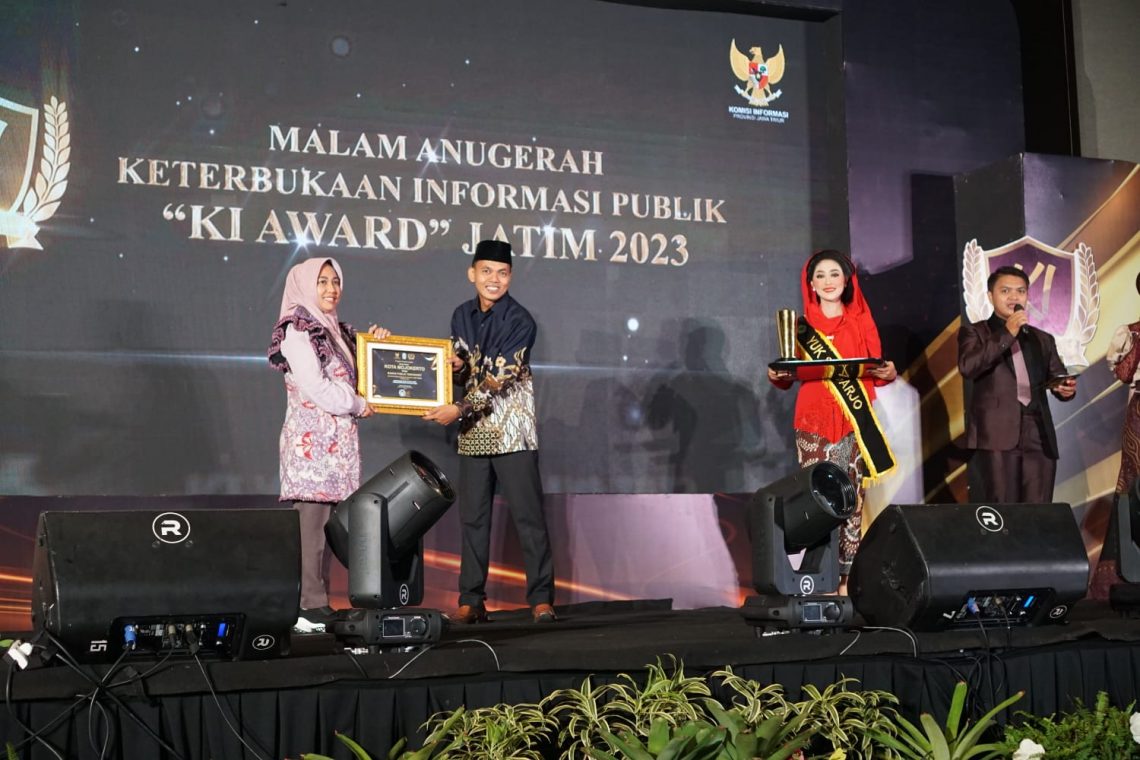 Pemkot Mojokerto menjadi juara umum di KI Award Jatim 2023. Foto: dok KI Jatim