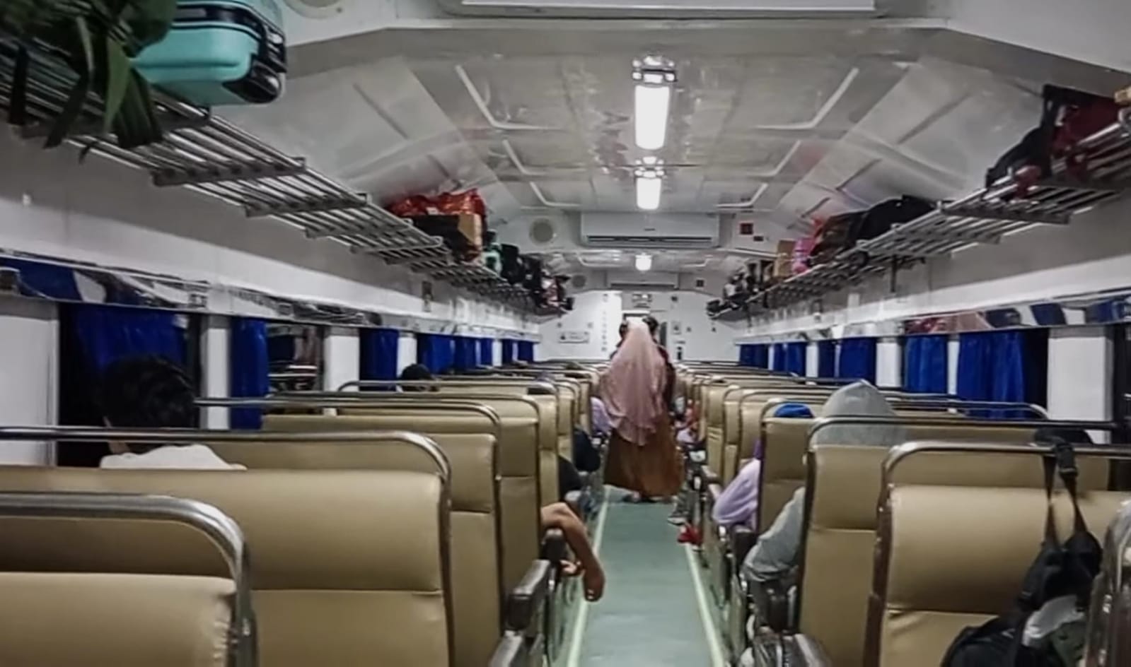 Jadi Favorit, Ini Jadwal Kereta Api Gumarang Rute Jakarta - Surabaya dan Harga Tiket Terbaru 2 kereta api gumarang bisnis