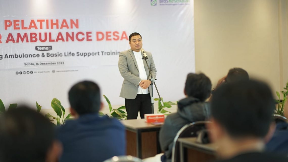 drh H Puguh Wiji Pamungkas MM memberi sambutan dalam pelatihan safety driving and basic life support training untuk petugas ambulance desa se-Malang selatan, pada Sabtu (16/12/2023). Foto: dok RSU Wajak Husada Malang