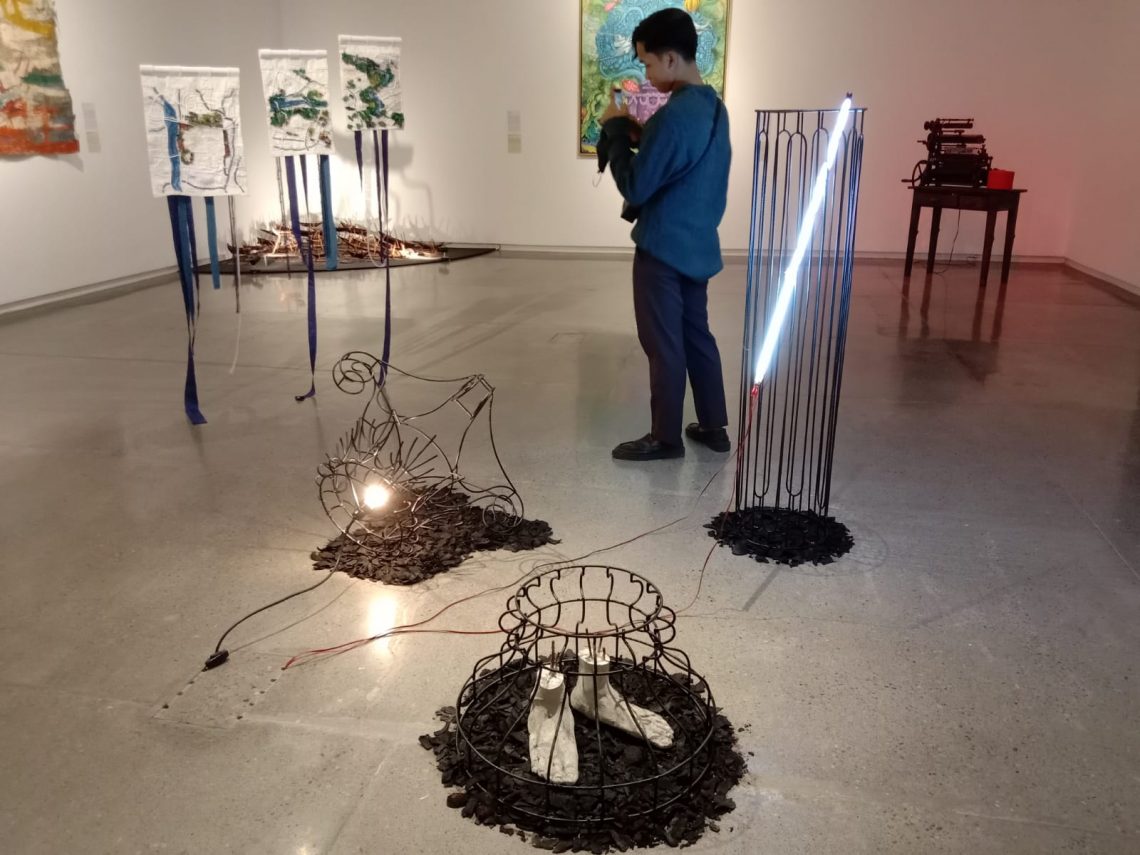 Pameran Invisible Territories yang masuk dalam rangkaian Biennale Jatim X. Foto: Izzatun Najibah/Tugu Jatim