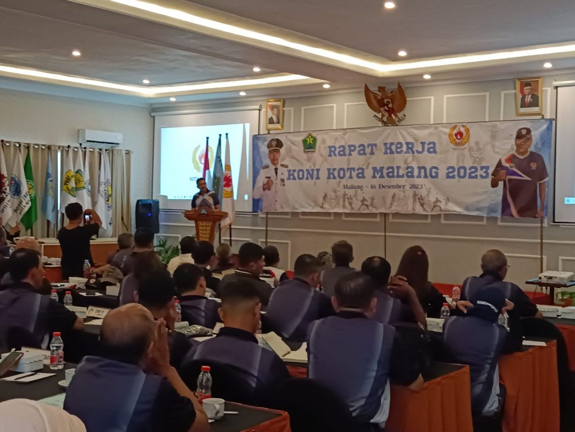 Pj Wali Kota Malang, Wahyu Hidayat membuka Rapat Kerja KONI Kota Malang, pada Sabtu (16/12/2023). Foto: Yona Arianto/Tugu Jatim
